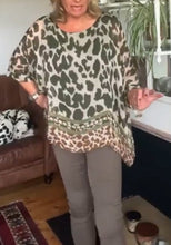 Carregar imagem no visualizador da galeria, Blusa de meia manga com estampa de contraste de cor leopardo

