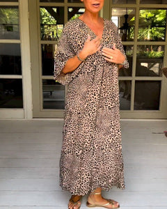 Vestido decote em V com estampa de leopardo