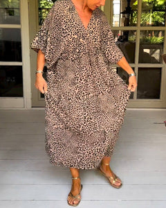 Vestido decote em V com estampa de leopardo