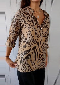 Top com estampa de leopardo com decote em V