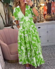 Carregar imagem no visualizador da galeria, Vestido com bolso e decote em V estampado floral
