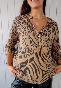 Top com estampa de leopardo com decote em V