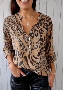 Top com estampa de leopardo com decote em V