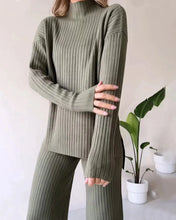 Carregar imagem no visualizador da galeria, Suéter casual de gola alta de duas peças de cor sólida + calças largas

