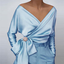 Carregar imagem no visualizador da galeria, Blusa elegante com mangas compridas e cintura com nó em uma gola de cor sólida
