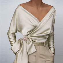 Carregar imagem no visualizador da galeria, Blusa elegante com mangas compridas e cintura com nó em uma gola de cor sólida
