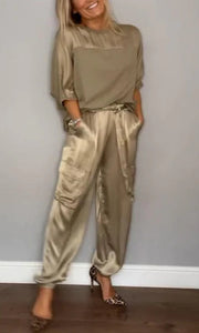 Top feminino de cetim liso e calça com meia manga