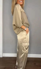 Carregar imagem no visualizador da galeria, Top feminino de cetim liso e calça com meia manga
