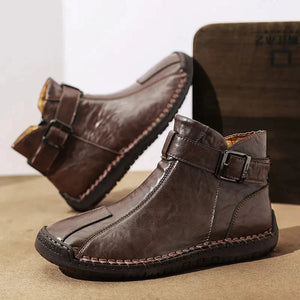 Botas Martin de couro com fivelas