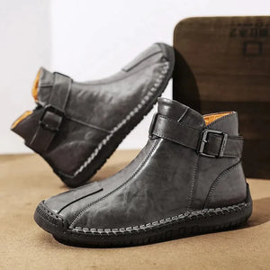 Botas Martin de couro com fivelas